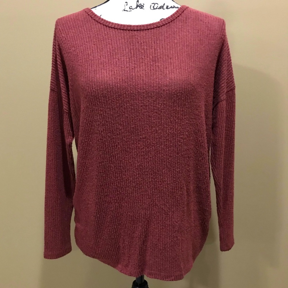 🔥 Daytrip | Open Twist Back Ribbed Blouse